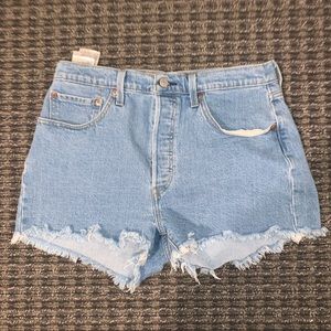 LEVI HIGH WAISTED SHORTS